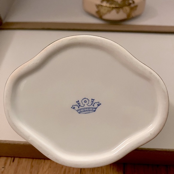 Ornate Ceramic Container, Pink and Gold, Featuring Regency-era Couple - Picture 4 of 4